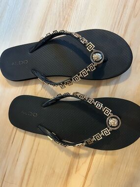 GUC aldo flip flop sandals